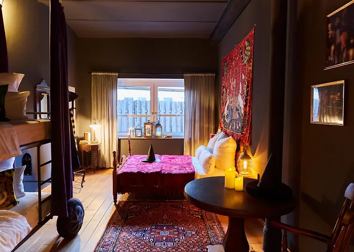 Wizard Apartment Hamburg - 3 Schlafzimmer - 156 qm mit Dachterrasse - bis 10 Personen - Dusche&Badewanne - Küche - Smart TV - kostenloser Parkplatz